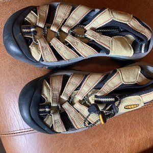 Keen sandals size 6.5